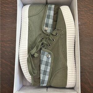 Olivia Miller Women’s Canvas Sneakers Size 9 Olive Green-Plaid Cuff New In Box